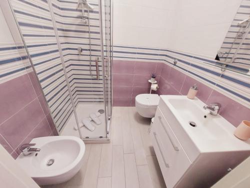 A bathroom at Butterfly Appartamento