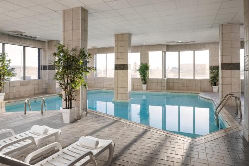 Piscina a Pomeroy Hotel & Conference Centre o a prop