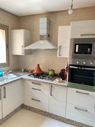 Nhà bếp/bếp nhỏ tại Appt Premium 3 rooms with big terrace at Prestigia Marrakech