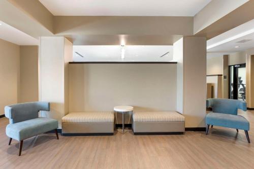 Χώρος καθιστικού στο Sleep Inn North - Central York