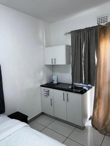 Η κουζίνα ή μικρή κουζίνα στο Beatrice Guesthouse