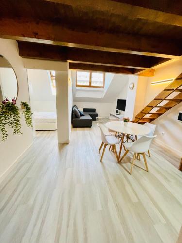 El Ático Nuevo en el centro con ascensor, garaje, aire acondicionado y WiFi