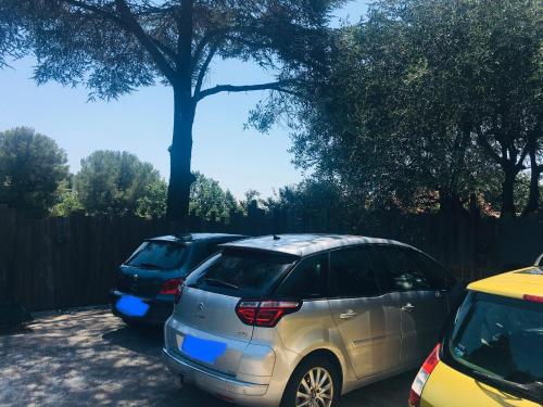 two cars parked in a parking lot next to a fence at Villa Mon Rêve in Le Cannet