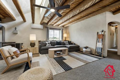 a living room with a couch and a ceiling at Rancho de La Luna Casita in Santa Fe