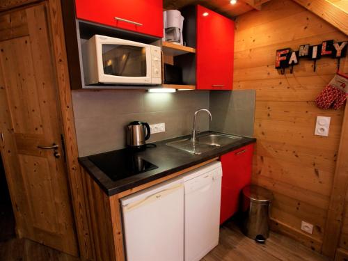 Photo de la galerie de l'établissement Charmant appartement rénové en centre-station avec WIFI à Avoriaz - FR-1-314-143, à Avoriaz