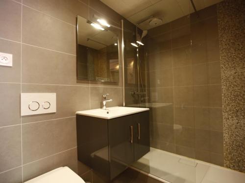 Photo de la galerie de l'établissement Charmant appartement rénové en centre-station avec WIFI à Avoriaz - FR-1-314-143, à Avoriaz