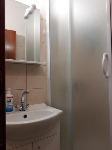Apartments with parking space Pag - 18325