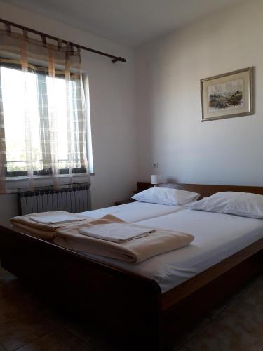 Apartments with parking space Pag - 18325