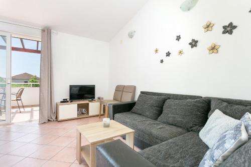 Apartments with parking space Kastel Stafilic, Kastela - 20843