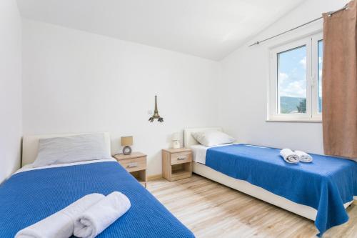 Apartments with parking space Kastel Stafilic, Kastela - 20843