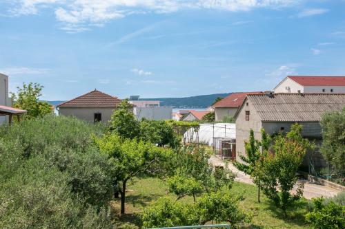 Apartments with parking space Kastel Stafilic, Kastela - 20843