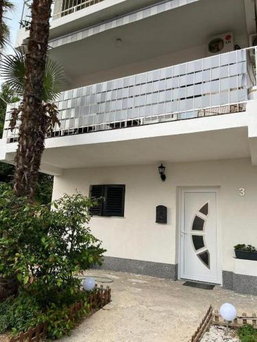 Apartments with a parking space Podstrana, Split - 21505