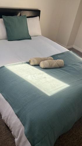 Säng eller sängar i ett rum på Seven Sister's rooms