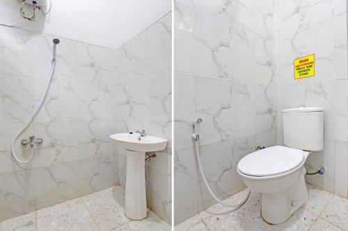 a bathroom with a toilet and a sink at OYO Life 92686 Lanaya Guesthouse Syariah in Salatiga