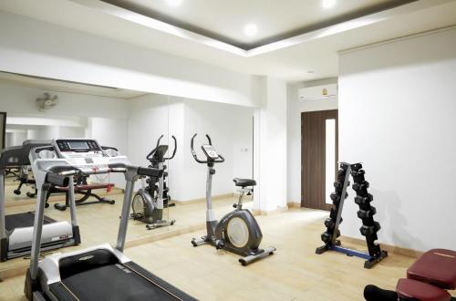 Fitness centrum a/nebo fitness zařízení v ubytování S4 Nai Yang Beach - Near Phuket Airport