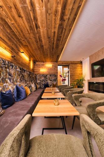 a restaurant with couches and tables in a room at Landhaus Ramsau in Ramsau am Dachstein