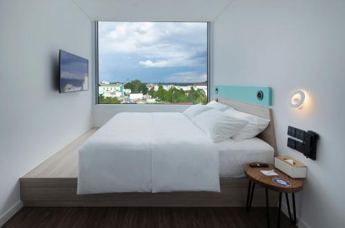 Llit o llits en una habitació de SOJO HOTEL DAK LAK