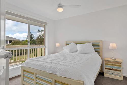 Postel nebo postele na pokoji v ubytování Ocean View 12 Corcoran Ave Goolwa Beach - BYO Linen
