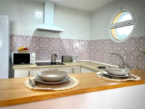 a kitchen with two bowls on top of a counter at MyChoice Alegria in Rota