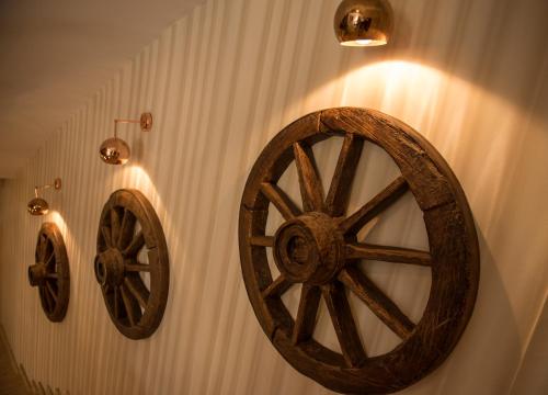 a wooden wheel on a wall with two lights at La Vie Konak Otel in Eskisehir