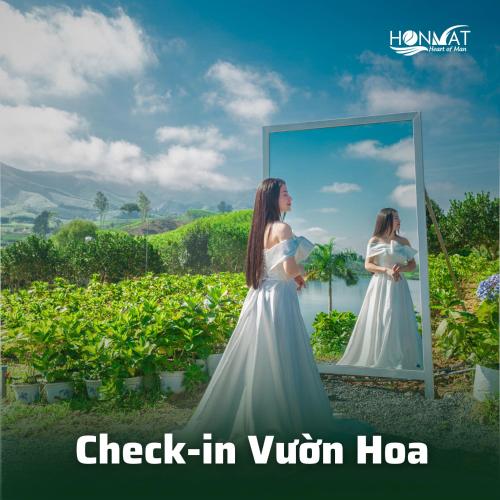 a woman in a dress in front of a mirror at KHU DU LỊCH SINH THÁI HÒN MÁT in Vĩnh Yên