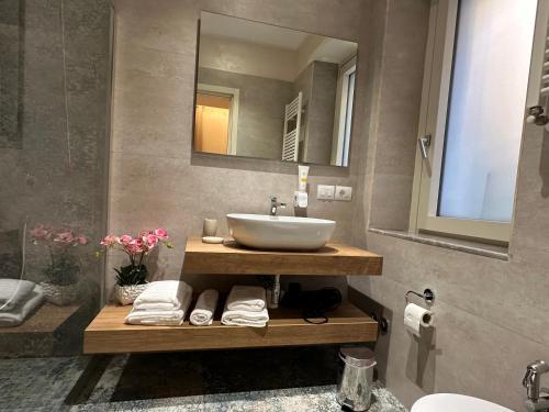 a bathroom with a sink and a mirror at ComfortHouse LaVilla in Ladispoli