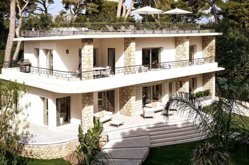 A11 Staywizus - Villa Cap Antibes Sea View 5 BDR - AC, Rooftop Pool & Parking