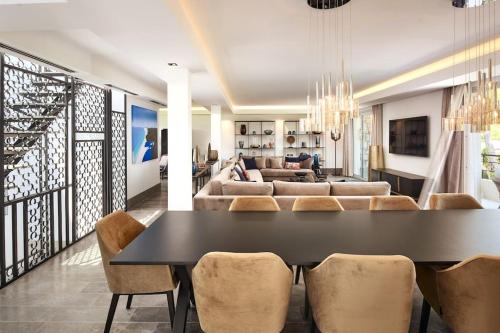 A11 Staywizus - Villa Cap Antibes Sea View 5 BDR - AC, Rooftop Pool & Parking