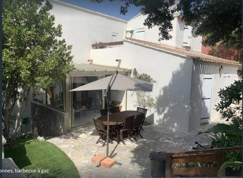 Photo de la galerie de l'établissement Maison 3 chambres, piscine privée, 2km mer, à Sanary-sur-Mer