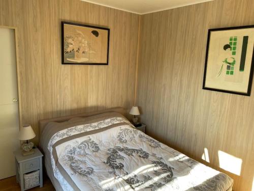 Postel nebo postele na pokoji v ubytování Lou Mas Magnifique chalet avec très belle vue dominante
