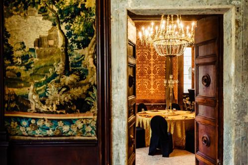 a dining room with a table and a chandelier at Castello Brancaccio in San Gregorio da Sassola