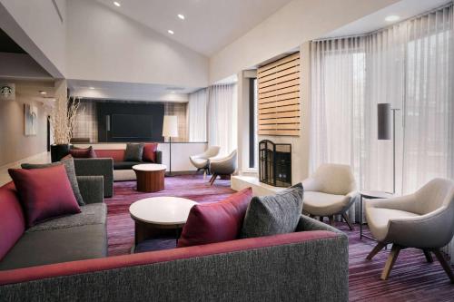 Sonesta Select Boston Stoughton – Photos 3