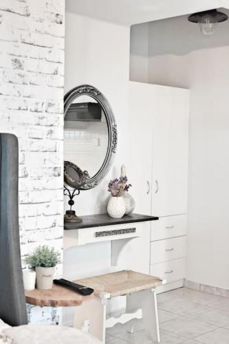 “Shiny” sea view apartment at Istron