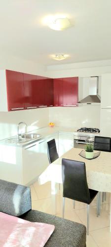 Cozy apartment with FREE PRIVATE PARKING