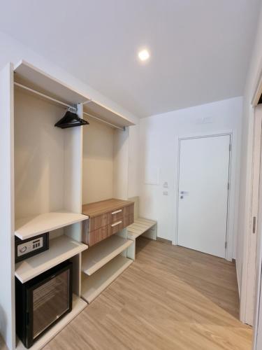 a kitchen with a stove and a microwave at Marea Retreat Rooms in Marina di Camerota