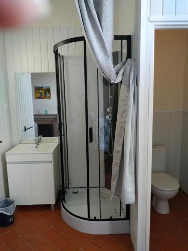 Ένα μπάνιο στο Chambre d'hôtes de LAMY 2