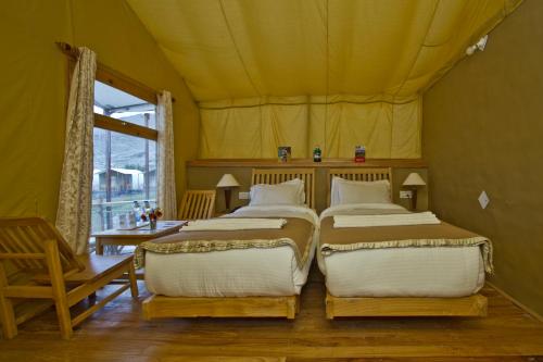 Postel nebo postele na pokoji v ubytování Pangong Retreat Camp