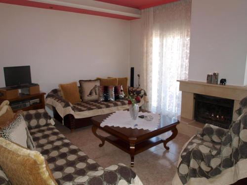 Posezení v ubytování Amaryllis Apartment in Volos