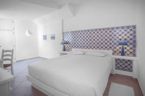 1 Bed Flat - Sleeps 2 - Pool - Parking - Wifi