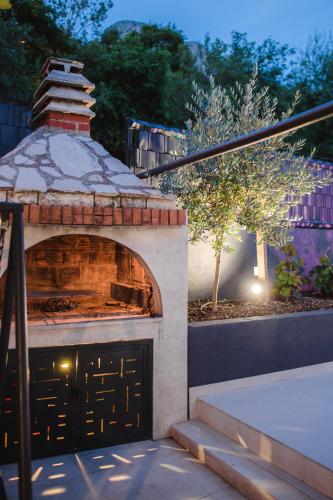 モスタルにあるVilla View Mostar with Jacuzzi & Heated Poolのギャラリーの写真