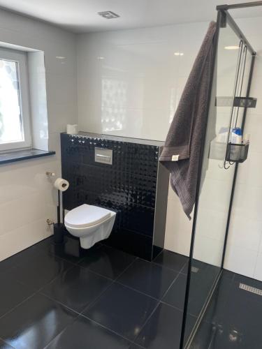 Koupelna v ubytování Apartament Dzierzecin