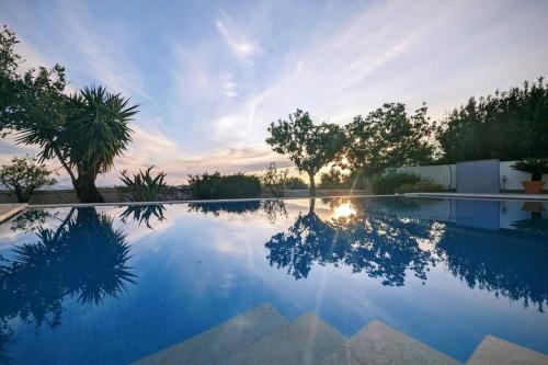 Upsidedown Villa. Amazing Views!