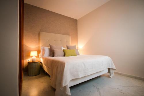 H2M Peña French Balcony, Smart TV & Parking Option
