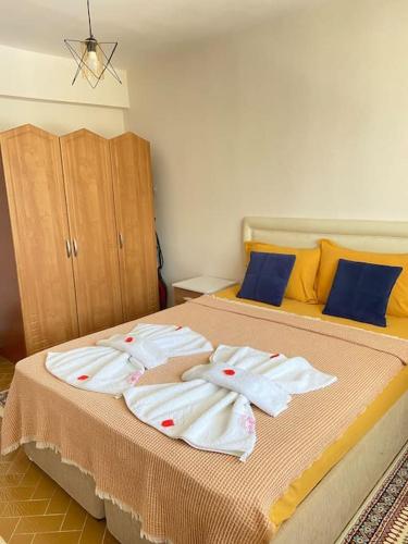 Postel nebo postele na pokoji v ubytování 3 minutes to Çalış Beach by walking, 3 bedrooms