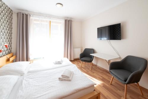 Postel nebo postele na pokoji v ubytování Hotel Garni Pod Skalkou