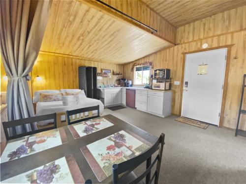 Fotografie z fotogalerie ubytování Nice and Knotty Cabin v destinaci Hatch