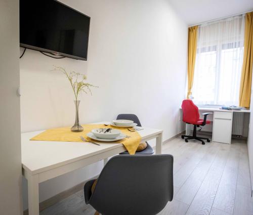 Μια τηλεόραση ή/και κέντρο ψυχαγωγίας στο Deluxe apartman Egle1 i studio Egle 2 whit a private parking