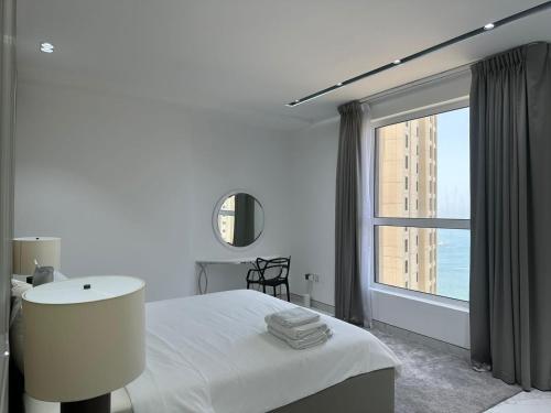 STYLISH 2 BEDROOM SERVICE APARTMENT with SEA VIEW