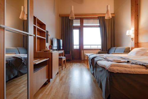 Katil atau katil-katil dalam bilik di Lapland Hotels Saaga