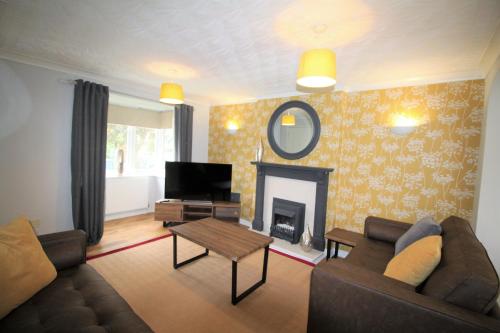 a living room with a couch and a fireplace at 3 Bed Detached - 3 Bathrooms - Parking - Quiet in Doncaster